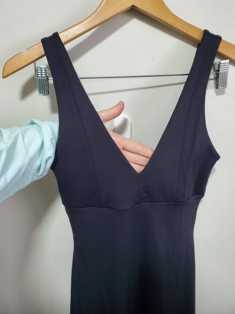 ABERCROMBIE & FITCH Bodycon Midi Dress Black XS V-Neck Stretch Empire Waist LBD - Picture 3 of 14
